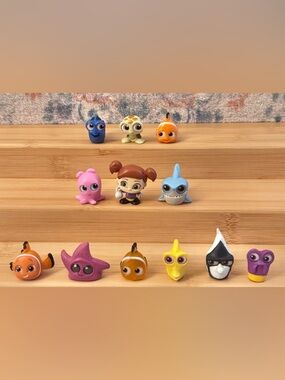 Disney Doorables FINDING NEMO LOT OF 12 SQUIRT BRUCE PEARL EXCLUSIVE NEMO